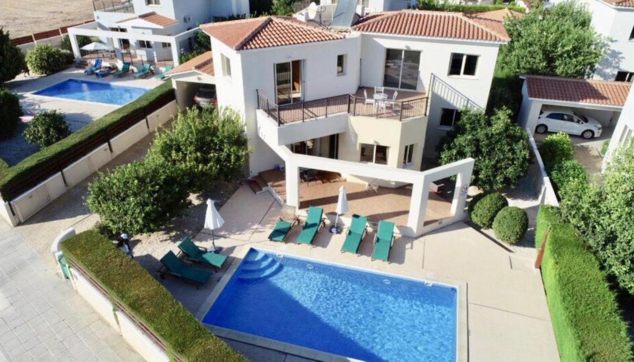 Villa With Pool And Sea View! *